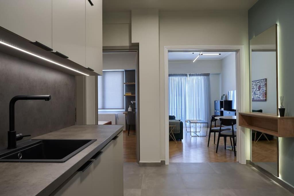 Little Gem: Modern Urban Retreat Appartement Athene Buitenkant foto