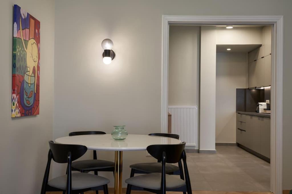 Little Gem: Modern Urban Retreat Appartement Athene Buitenkant foto